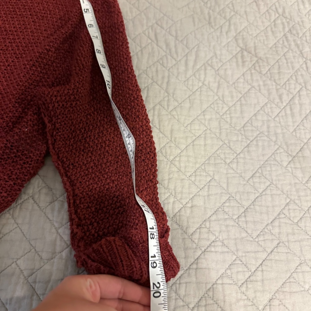 Red sweater - Picture 4 of 4